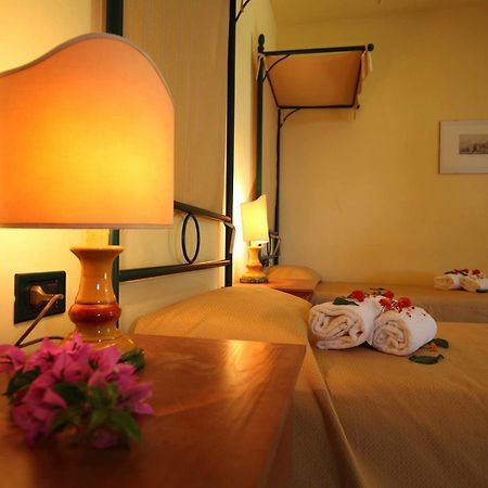 Marina Del Marchese Beach Resort Botricello Eksteriør billede
