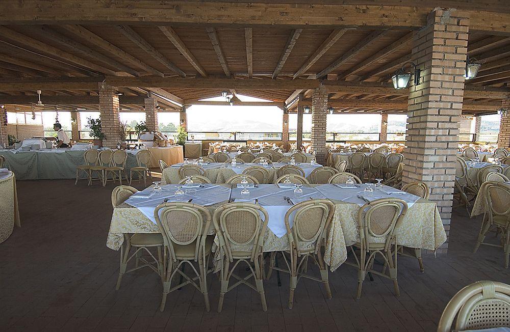 Marina Del Marchese Beach Resort Botricello Eksteriør billede